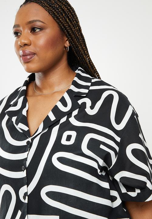 Me&B - Plus rivier collar essential shirt - black squiggle