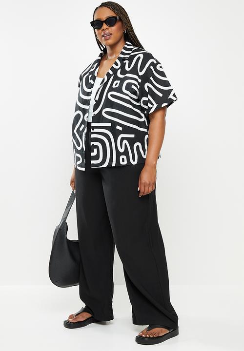 Me&B - Plus rivier collar essential shirt - black squiggle