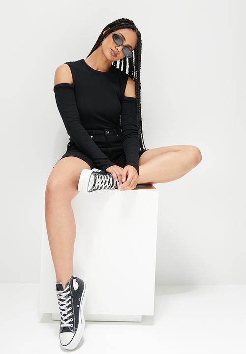 Blake - Cold shoulder crop tee - black