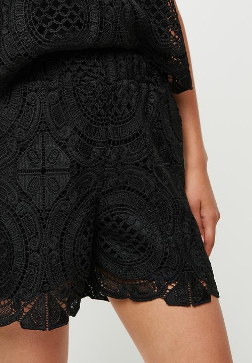 Me&B - Lace pull-on short - black