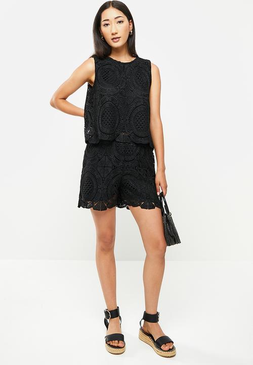 Me&B - Lace pull-on short - black