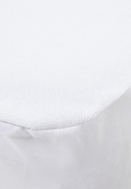 Sixth Floor - Waterproof terry mattress protector - white