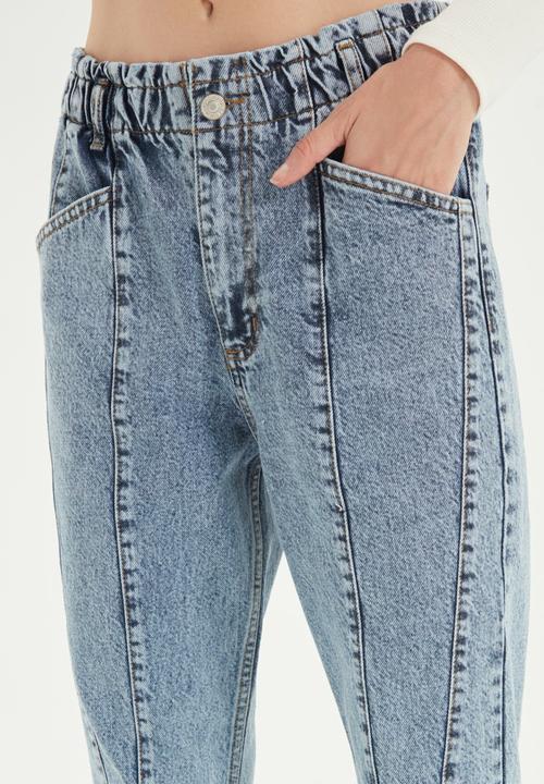 Trendyol - Ruched waist high waist mom jeans - blue
