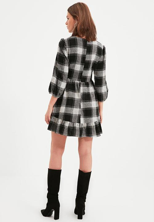 Trendyol - Petite plaid dress - black