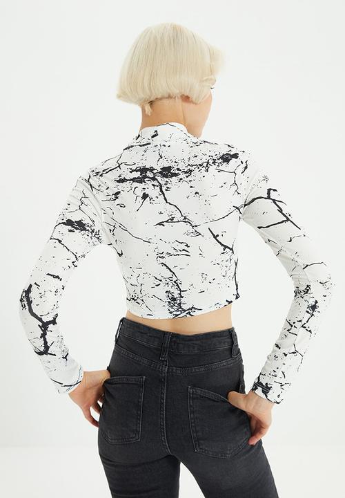 Trendyol - Marble pattern turtleneck crop - ecru