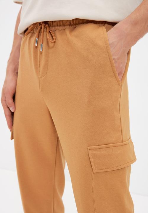 Trendyol - Regular fit cargo pocket sweatpants - camel