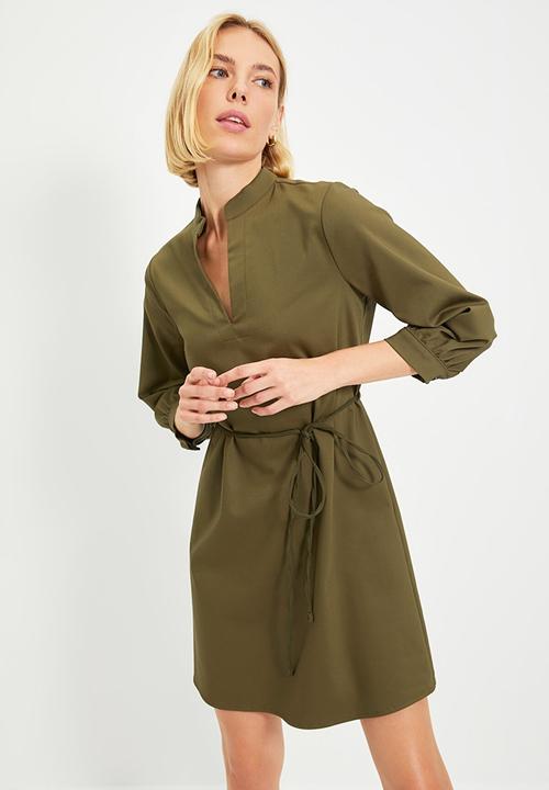 Trendyol - Belted v-neck dress - khaki