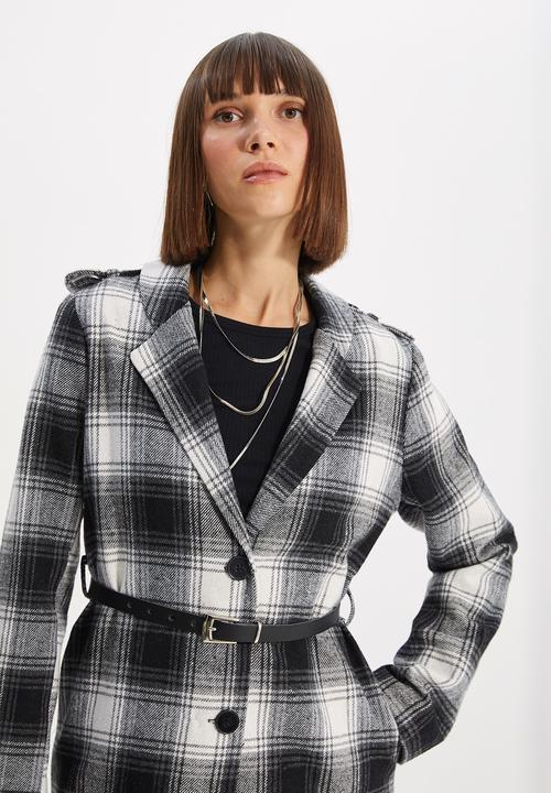Trendyol - Belted plaid coat - black