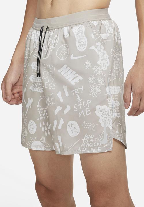 Nike - Nike Flex Stride A.I.R.Nathan Bell Run Short - grey/reflective silver
