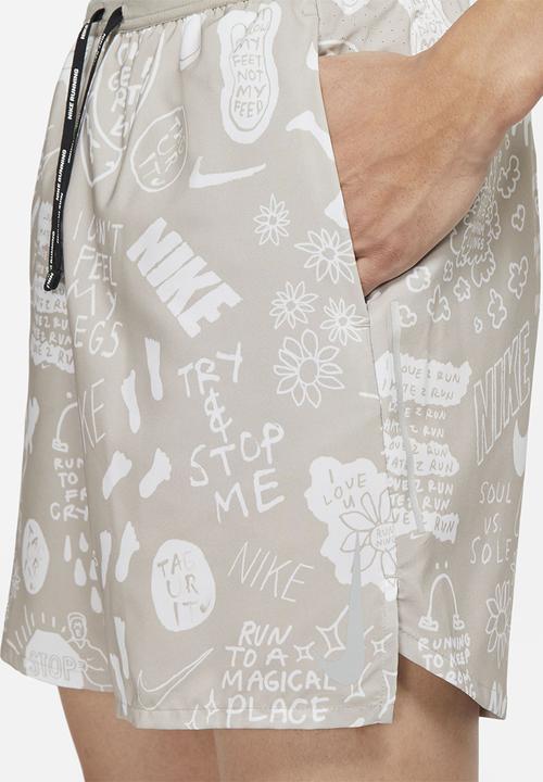 Nike - Nike Flex Stride A.I.R.Nathan Bell Run Short - grey/reflective silver