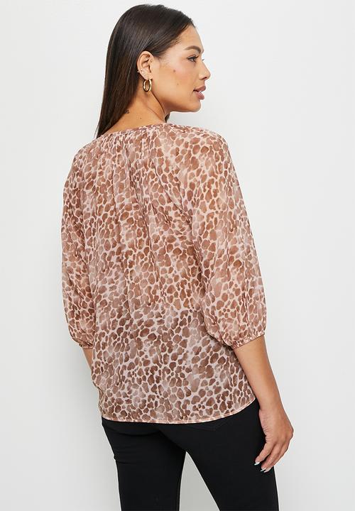 edit - Chiffon puffed sleeve blouse - watercolour giraffe