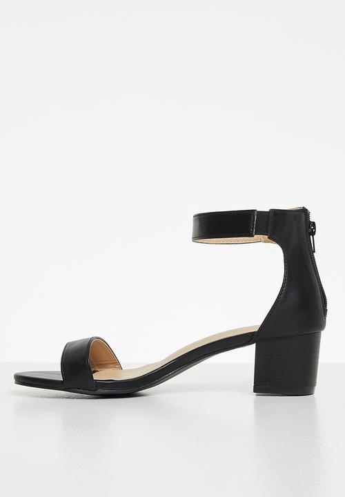 Jada - Barly there ankle strap block heel - black