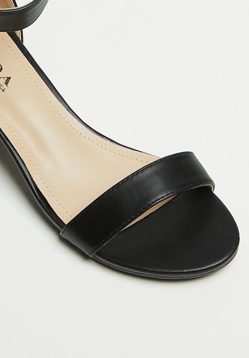 Jada - Barly there ankle strap block heel - black