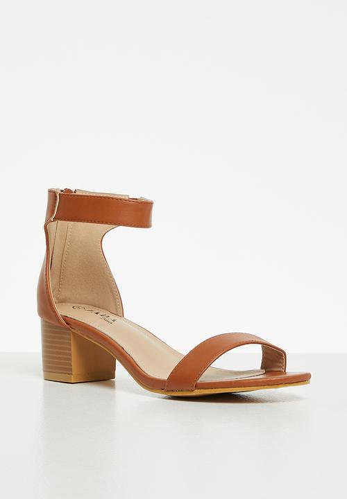 Jada - Barly there ankle strap block heel - tan