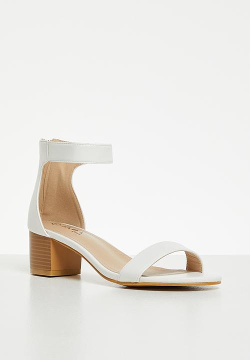 Jada - Barly there ankle strap block heel - white