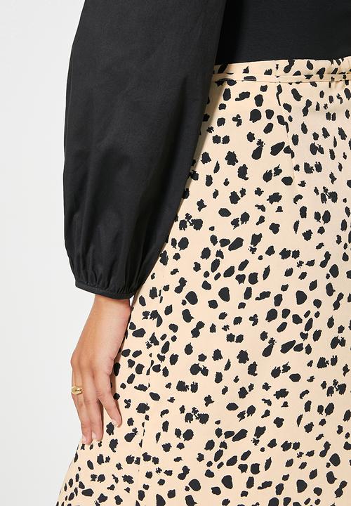 VELVET - Satin wrap midi skirt - sand & black