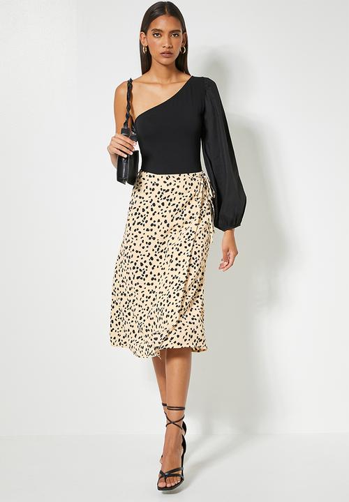 VELVET - Satin wrap midi skirt - sand & black