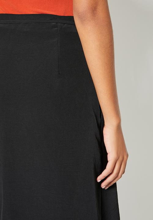VELVET - Satin wrap midi skirt - black