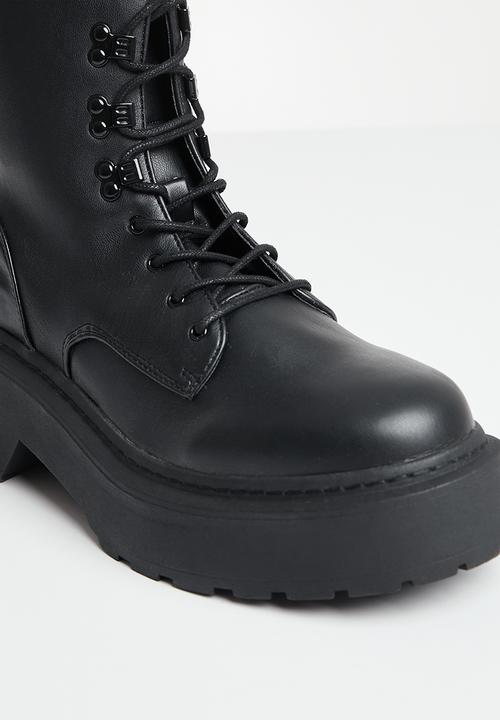 Missguided - Lace up chunky sole ankle boot - black