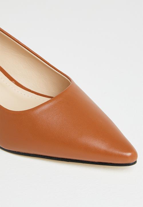 edit - Riva closed block heel - tan
