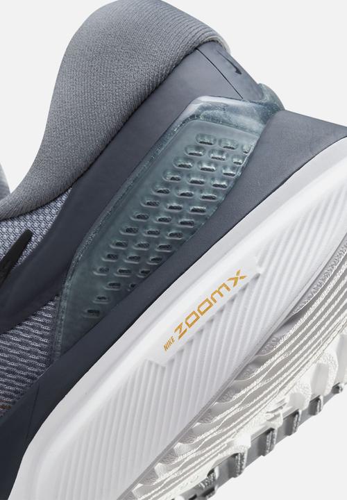 Nike - Air Zoom Vomero 16 - cool grey/black-anthracite-kumquat