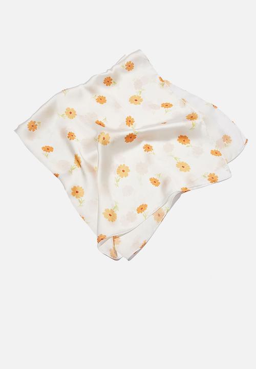 Rubi - Versatile scarf - white jalna daisy
