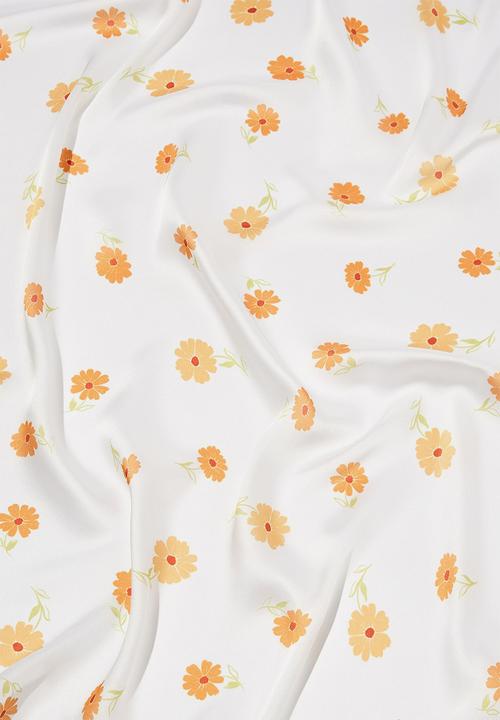 Rubi - Versatile scarf - white jalna daisy