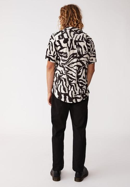 Cotton On - Vacay short sleeve shirt - black white tiger