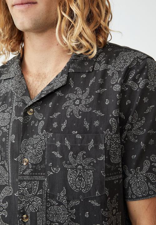 Cotton On - Riviera short sleeve shirt - faded black bandana