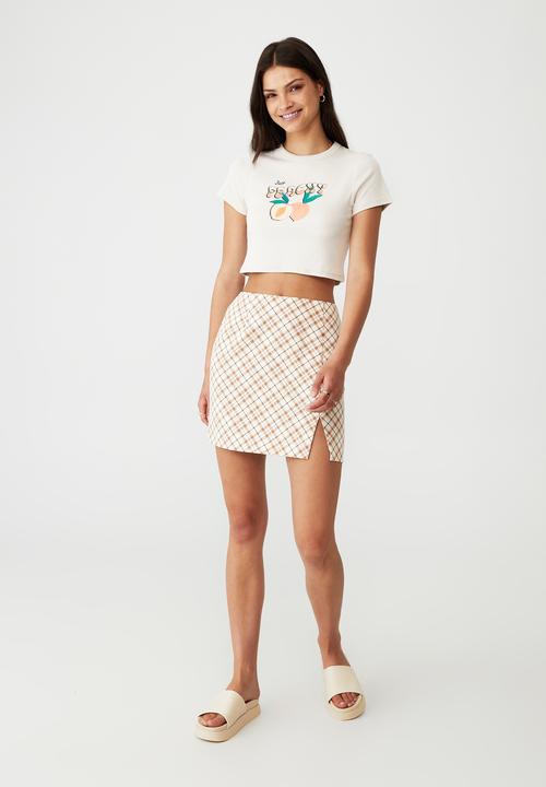 Cotton On - Micro fit rib graphic tee - white sand