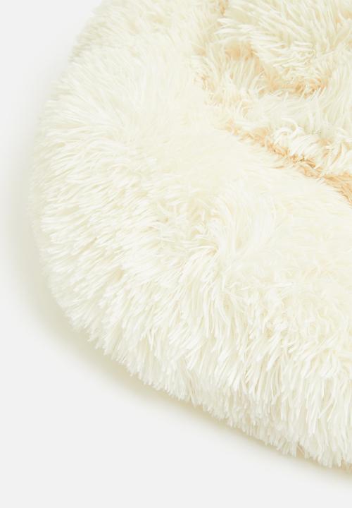 Fine Living - Plush pet bed - white