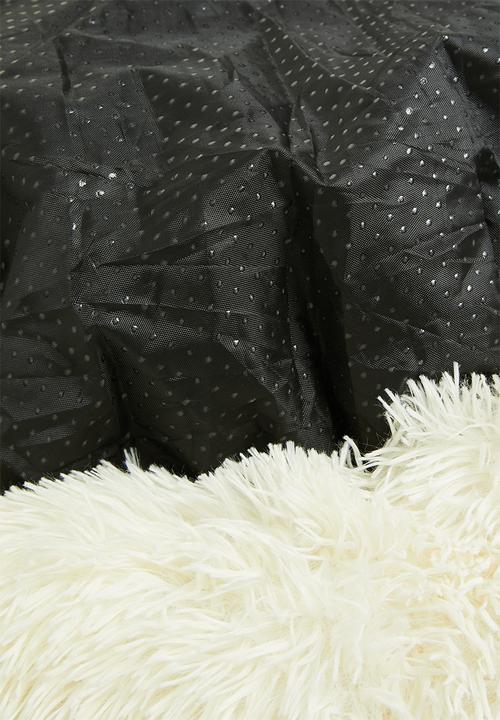 Fine Living - Plush pet bed - white