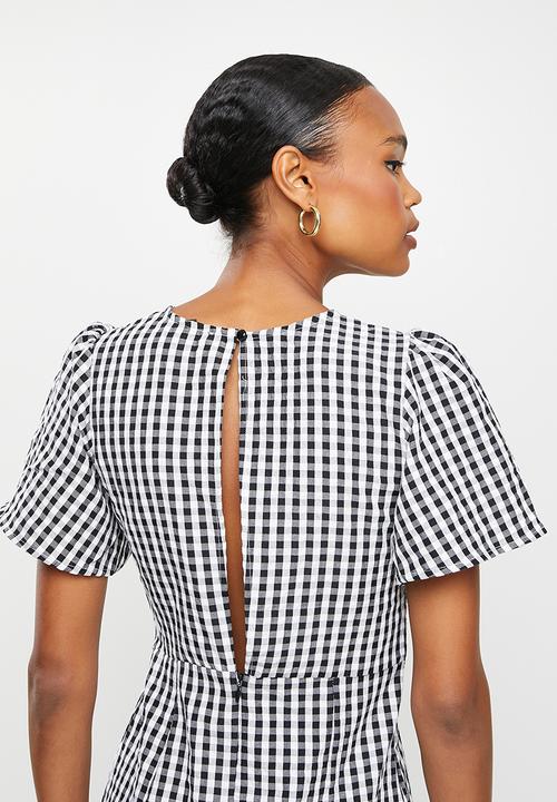 Missguided - Flutter sleeve midi gingham dress - black