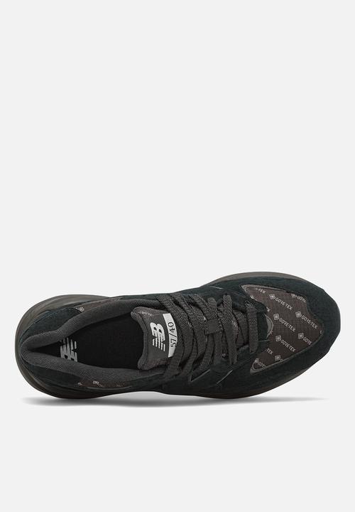 New Balance  - 57/40 v1 - black (001)