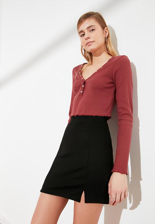 Trendyol - Slit mini knitted skirt - black