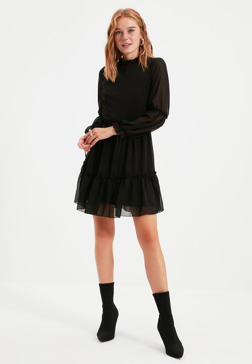 Trendyol - Pleated flowy dress - black