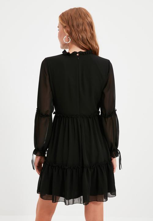 Trendyol - Pleated flowy dress - black