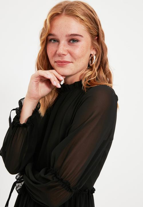 Trendyol - Pleated flowy dress - black