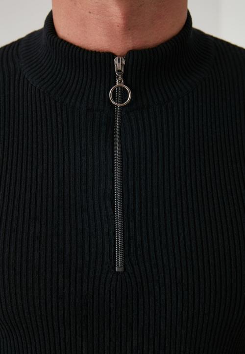 Trendyol - Jarred slim fit quarter zip knit - black