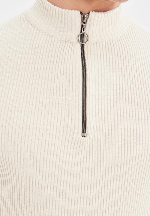Trendyol - Jarred slim fit quarter zip knit - ecru