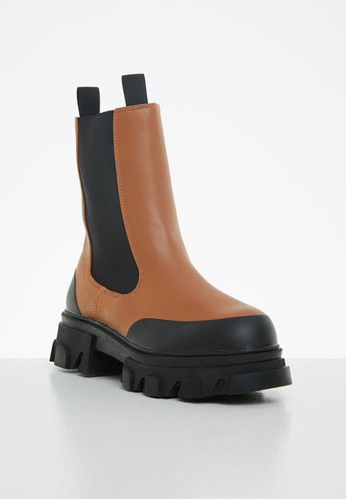 Public Desire - Wonder wide fit chunky sole ankle boot - tan