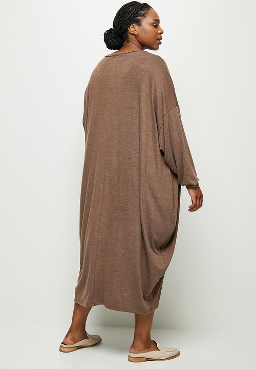 edit Plus - Cut and sew dolman sleeve dress - chocolate