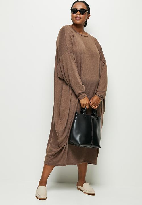 edit Plus - Cut and sew dolman sleeve dress - chocolate