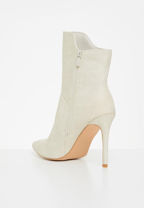 Miss Black - Boss2 ankle boot - bone
