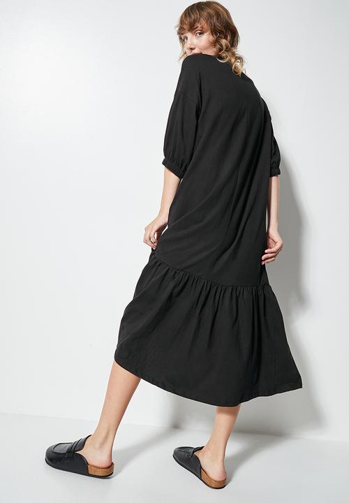 Superbalist - T-shirt dress with tier on the hem - black