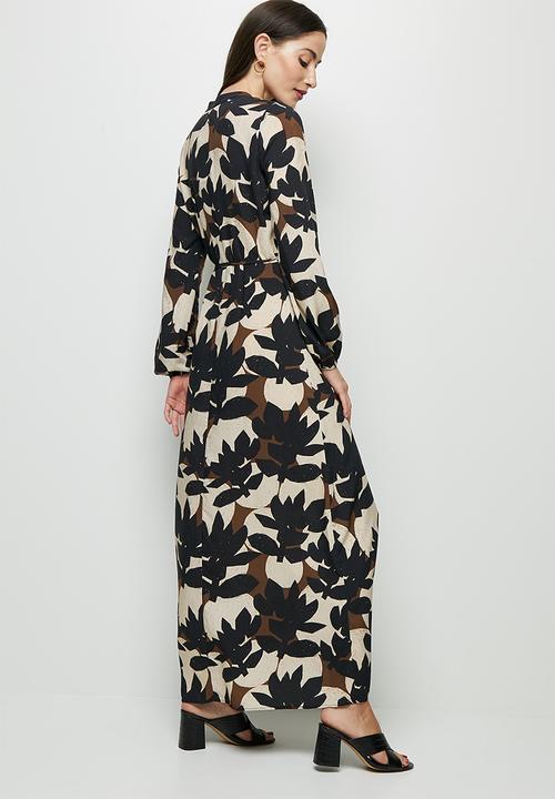 edit - Mandarin collar waisted maxi dress - mono linear leaves