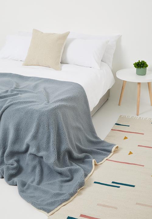 Sixth Floor - Knitted sherpa throw - natural/grey