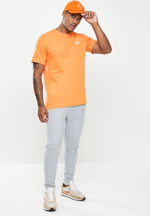 Nike - NSW Club Tee - orange hot curry