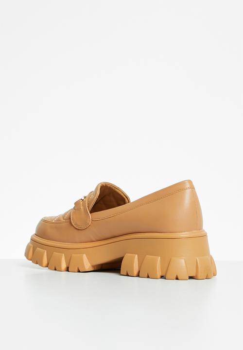 Glamorous - Quilted wide fit lug sole loafer - camel