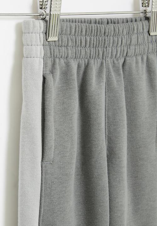 Nike - Nkb amplify pants - smoke grey